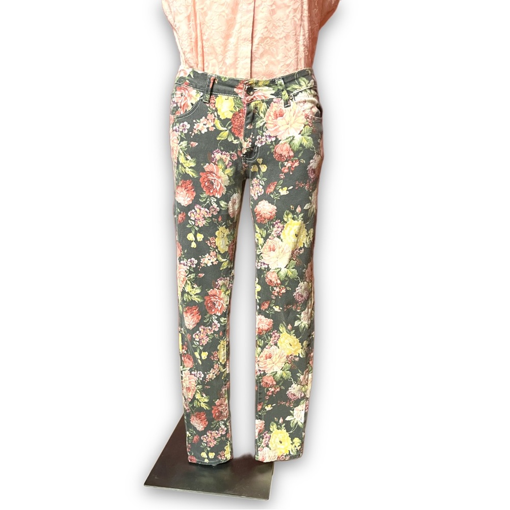 Shylo | Juniors | Floral Stretch Straight Leg Denim Jeans | Mid-Rise | Size 11
